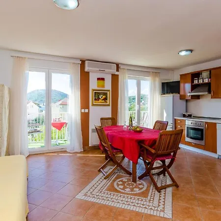 Apartamento Two-bedroom In Slano